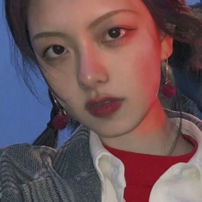 35张氛围感真人女生头像 意境感拉满的美女头像素材