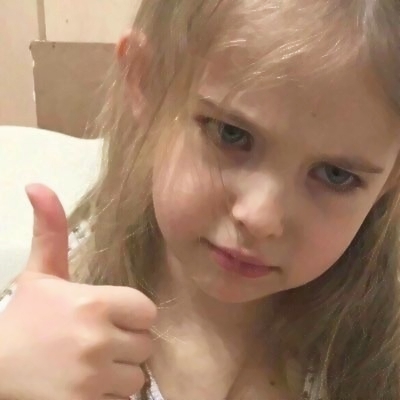 欧美小孩搞怪头像合集！酷拽又呆萌的女生头像素材共11张