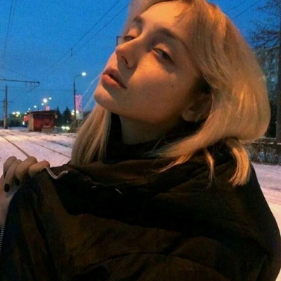 热门款！10张高清欧美高冷女生头像