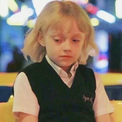 14张搞怪可爱高清欧美女生头像 直接存就能用