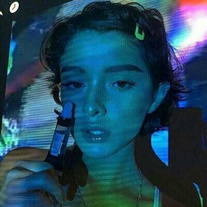 当下热门的女生欧美QQ头像 共8张