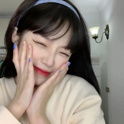 8张氛围感拉满的露脸小清新女生头像合集