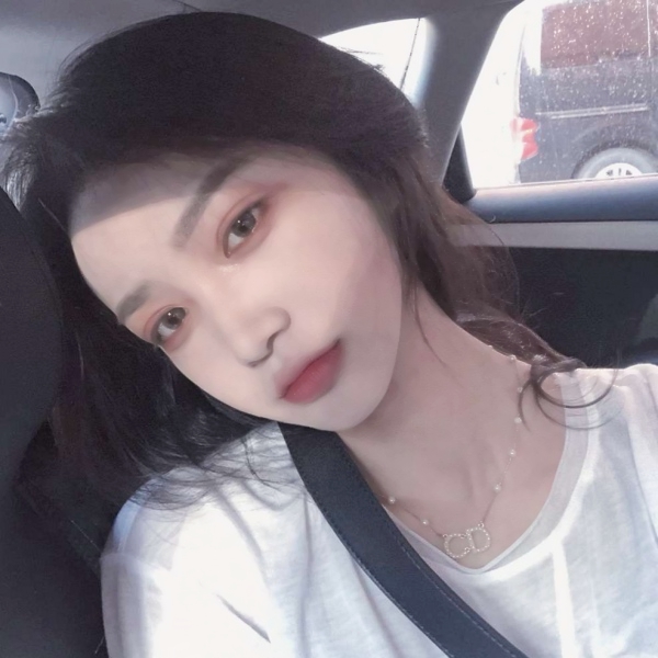 32张好看的现实长发御姐头像 适合玩网用的优质女生头像