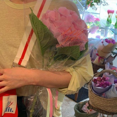 不露脸捧花女生部位头像 10张合集