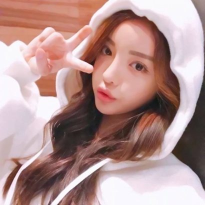 30张高清有气质的成熟知性女生微信头像