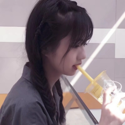 19张高清真人微丧女生头像 质感超赞的氛围感头像合集