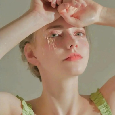 新版女生高级感头像图集 一共16张高清图