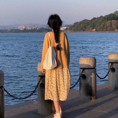 女生不露脸唯美背影真人头像（14张）