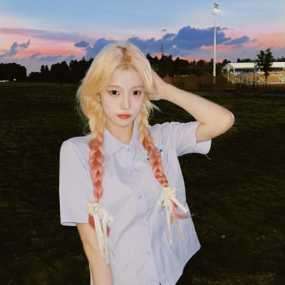 12张氛围感拉满的染发女生头像 又美又时髦