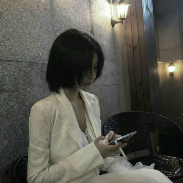 QQ女头像冷酷霸气超拽！12张高冷女生霸气头像合集