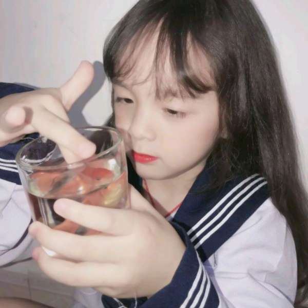 16张可爱小女孩闺蜜头像 高清好看的女生头像素材合集