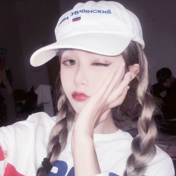 16张高清时髦高冷女生头像 自带氛围感的气质款头像合集