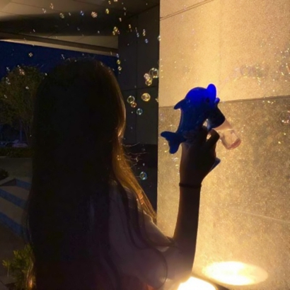 双人闺蜜头像来啦！14张拿泡泡机的女生高清头像合集