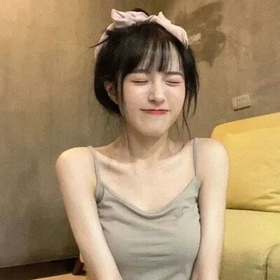 6张真人出镜的清新可爱女生QQ头像合集