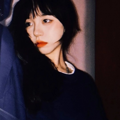 小脸头像网更新17张唯美女生人物头像合集