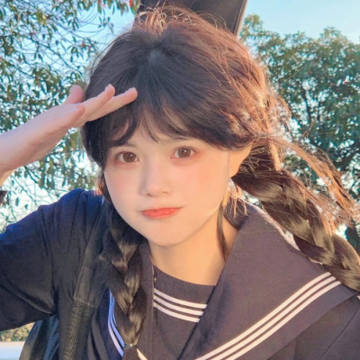 新款！9张真人女生校服可爱头像分享