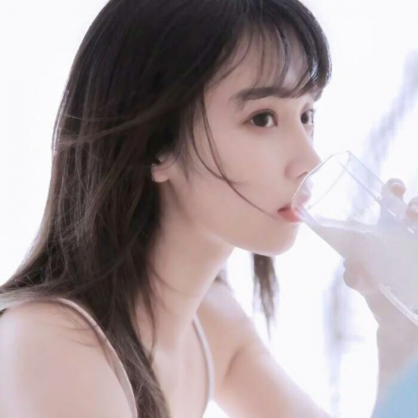 快手女生清晰头像合集 34张草莓系小仙女风格头像