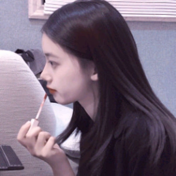 26张超清好看女生头像合集 漂亮女人照片头像素材