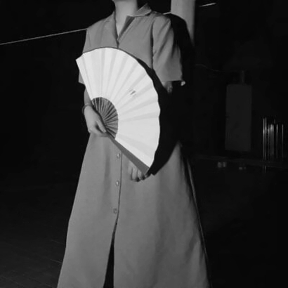 飒爽又带感！17张拿扇子的霸气女生头像合集