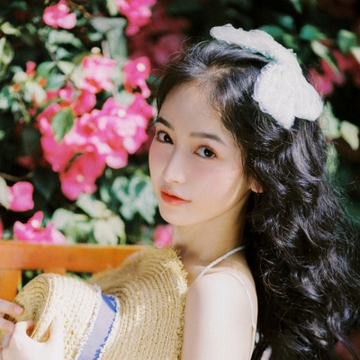 带花的氛围感女生微信头像 10张合集