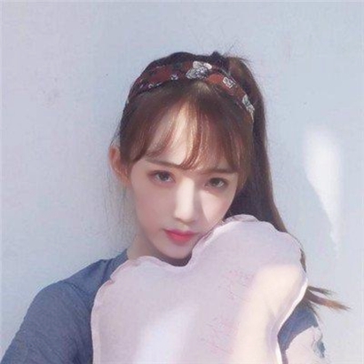 32张简约氛围感女生头像合集 清新气质拉满