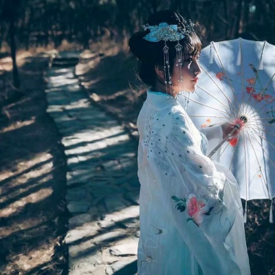 古风高清女生真人古风头像合集 共16张古风美人头像