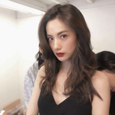 女生颜值爆表微信头像合集 12张好看的女生头像