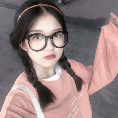 15张高清真人眼镜女生头像 个性氛围感拉满