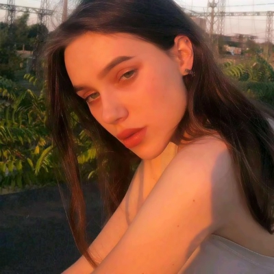 14张搞怪可爱高清欧美女生头像 直接存就能用