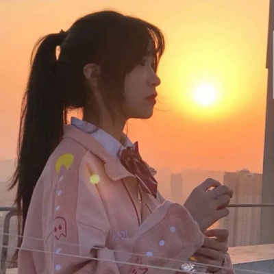 女生酷酷的真人微信头像合集 共12张
