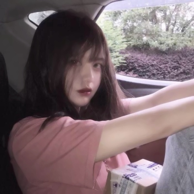 当下热门高清真人女生头像合集 共36张