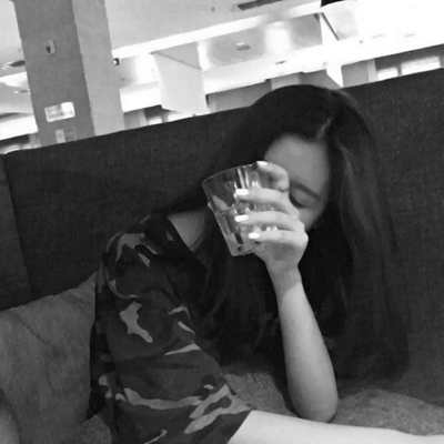 女生黑白丧系头像合集！10张又丧又酷的高清伤感女头