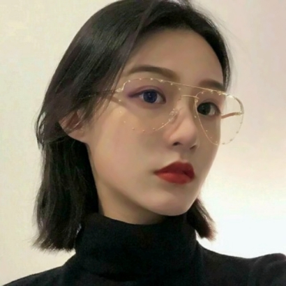 36张超有气质的女生微信头像合集