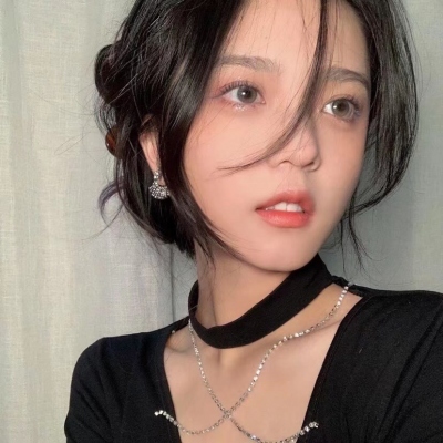 18张复古感真人女生QQ头像来了