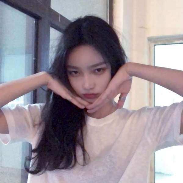 32张好看的现实长发御姐头像 适合玩网用的优质女生头像