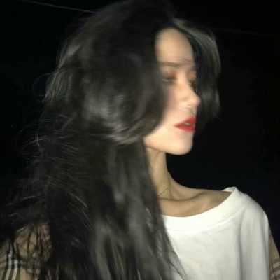 8张真人版慵懒冷淡女生头像，氛围感拉满