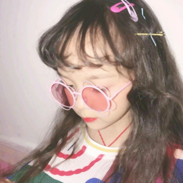 16张可爱小女孩闺蜜头像 高清好看的女生头像素材合集