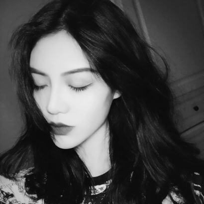女生黑白微信头像合集 15张高清好看的美女头像