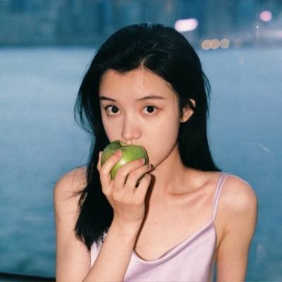 精选高清女生头像合集 共19张优质素材