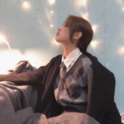 17张氛围感拉满的真人女生头像 精选高清意境女头