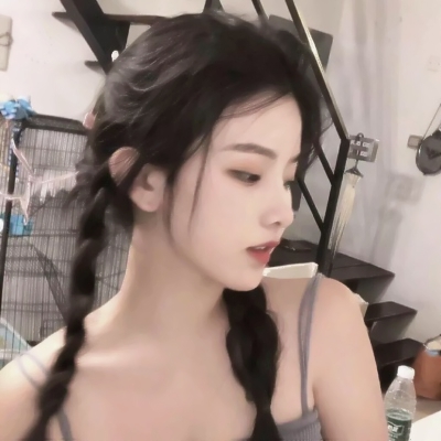 当下热门高清真人女生头像合集 共36张