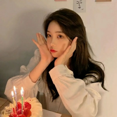 超有氛围感的女生真人头像合集，共12张