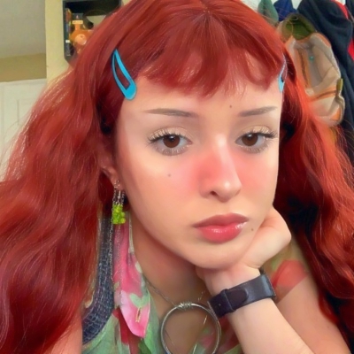 14张搞怪可爱高清欧美女生头像 直接存就能用