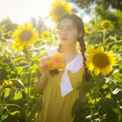 暖色系爱笑阳光女生高清头像合集 共17张