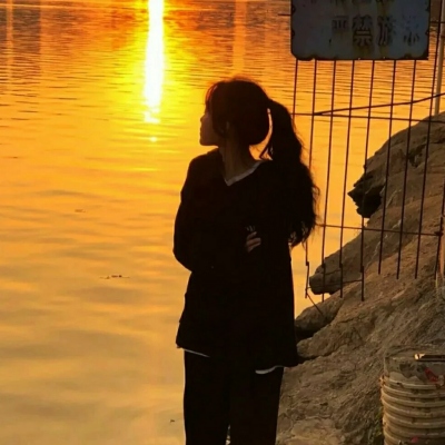 11张氛围感拉满！不露脸女生夕阳背影头像合集