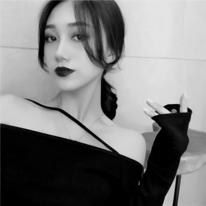 女生黑白微信头像合集 15张高清好看的美女头像