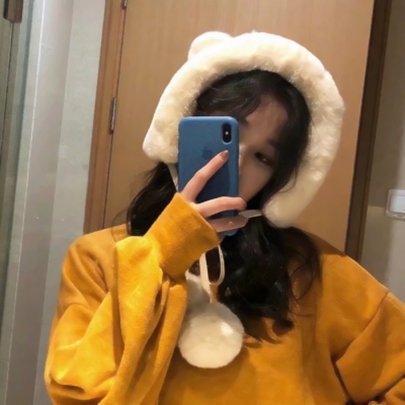 9张高清真人歪头女生自拍头像 时尚感拉满