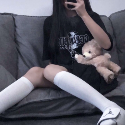 女生头像下半身霸气不露脸！23张高清新潮半身头像合集