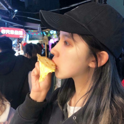 26张高清高冷戴帽女生头像合集