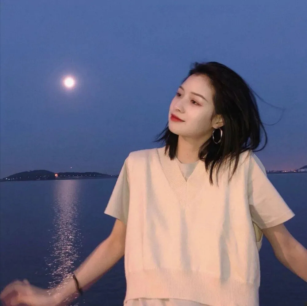 版干净质感女生真人头像 共18张